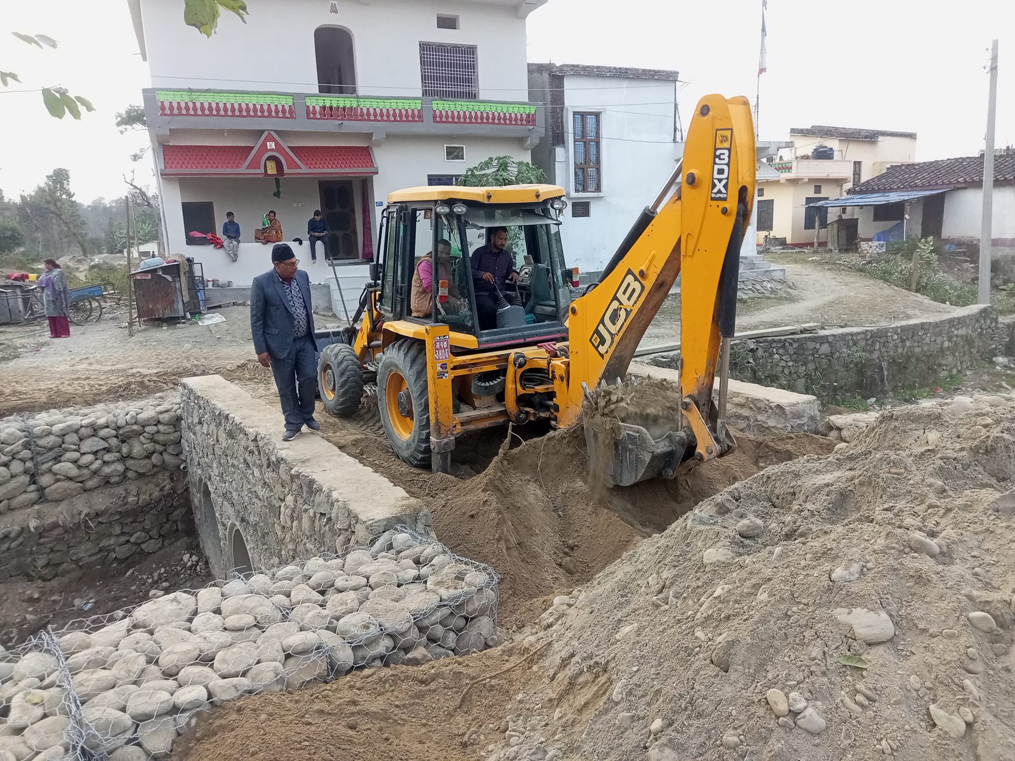 गोदावरी - १ अन्तर्गत बनदेबी टोल र बाँसबारी  टोल जोड्ने बाटो मा कल्भर्ट निर्माण सम्पन्न